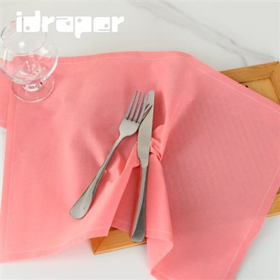 Põsepuna roosad puuvillased salvrätikud peo jaoks